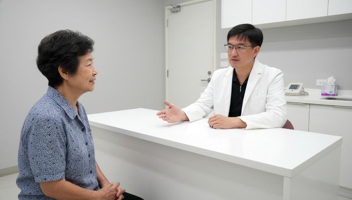 術後正確冰敷可縮短埋線拉提恢復期 專業醫師親自施作埋線拉提恢復期短 小資族利用週末度過埋線拉提恢復期 了解術前禁忌能減輕埋線拉提恢復期