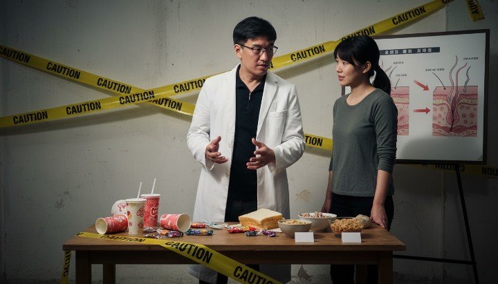 營養均衡的蔬果盤配合抗痘飲食習慣 避免高糖奶茶誘發痘痘並改用抗痘飲食 專業醫師解說高GI食物對抗痘飲食影響 豐富Omega3食材是抗痘飲食的核心